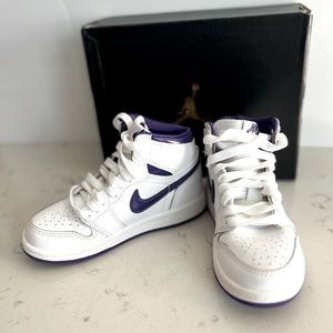 Gently used kids JORDAN 1 high OG (ps) size 11 , purple and white